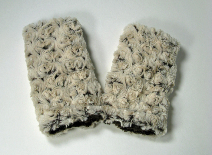 Fingerless Gloves in Brown Rosebud/Cuddly Brown